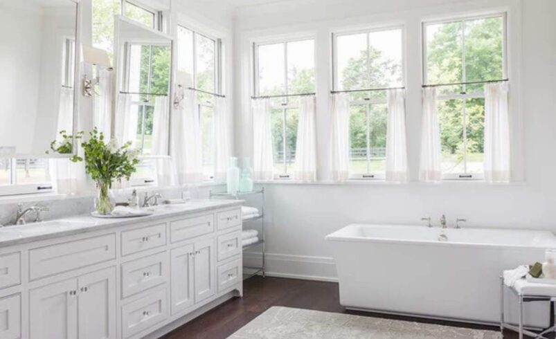 Bathroom Window Curtains  – 8915 Gerber Road, Sacramento, CA 95829